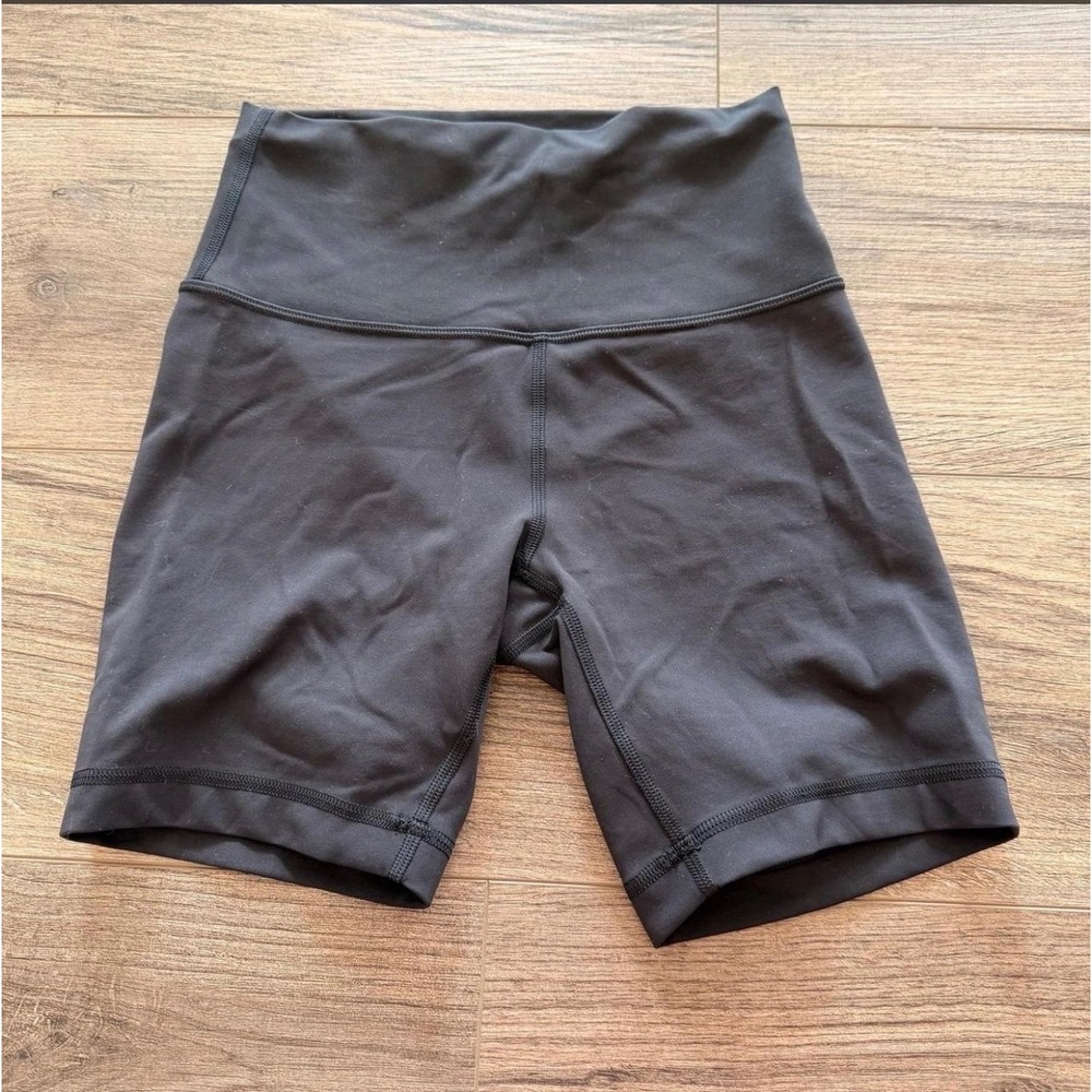 Lululemon Wunder Train 5" Biker Short, size 4
